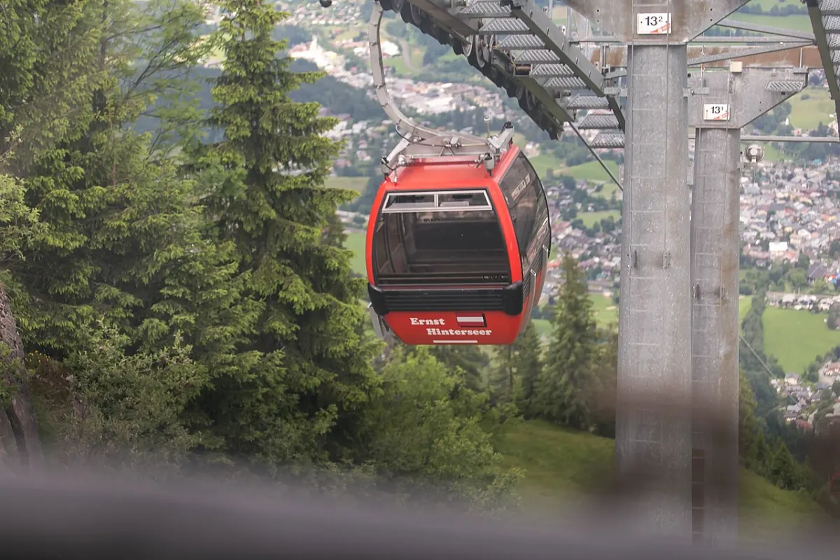 Kabinka Hahnenkammbahn nad Kitzbühelem