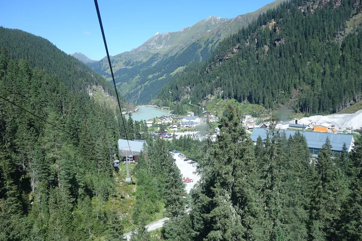 Lanovka k Rudolfshütte ve Weißsee Gletscherwelt