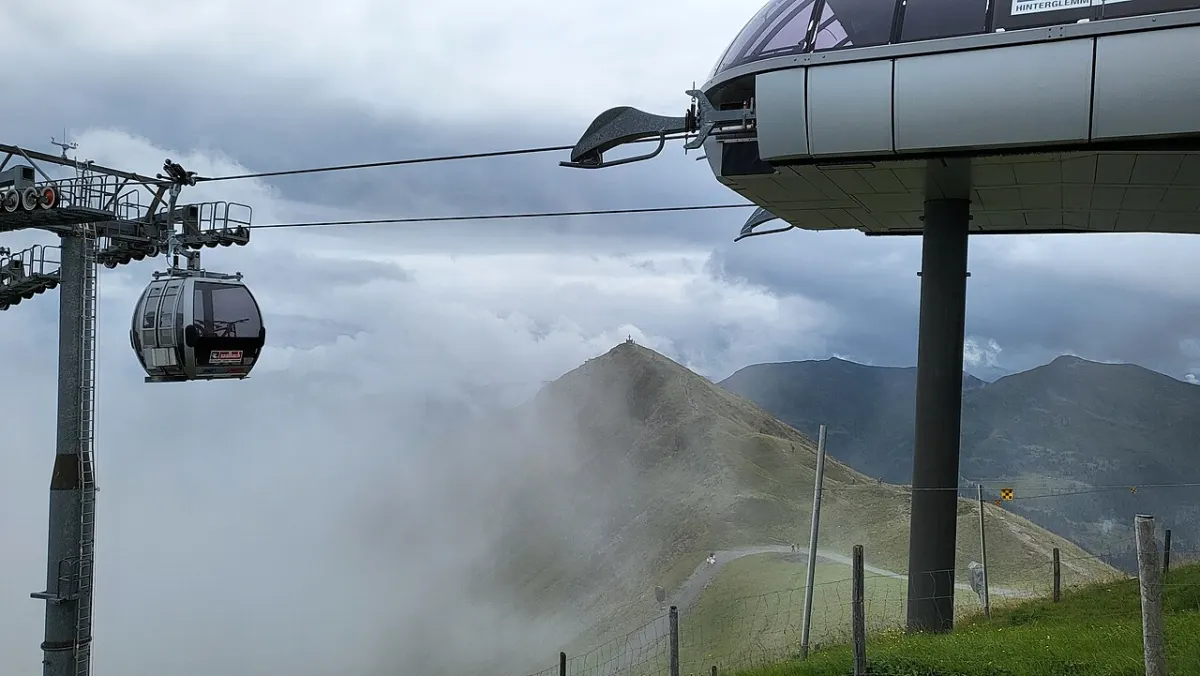 Stanice na Schattbergu s výhledem k Westgipfelu